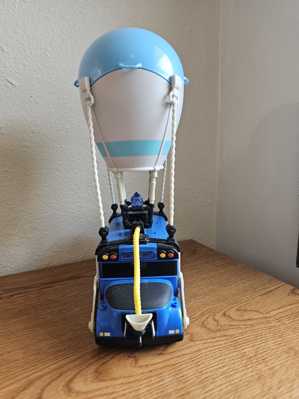Fortnite Battle Bus 2018 Epic Games Moose 14 Inch Toy Vehicle Ballon - Picture 9 of 14